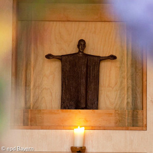 Segensfigur in einer Kapelle